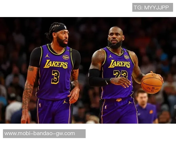 詹姆斯专注精神引领球队AD称其对教练和队友要求严格