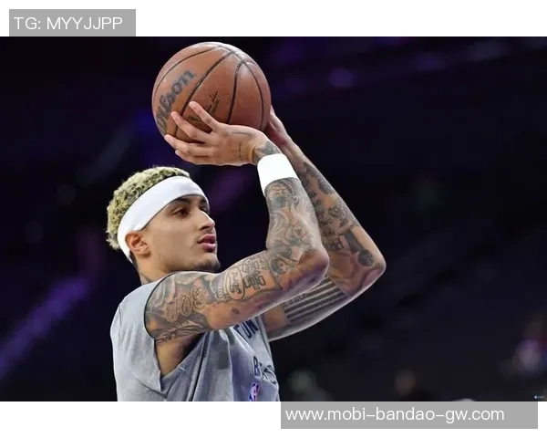 库兹马进攻表现不佳12投仅4中三分球命中率低迷仅得10分5篮板2助攻 库兹马进攻表现不佳12投仅4中三分球命中率低迷仅得10分5篮板2助攻